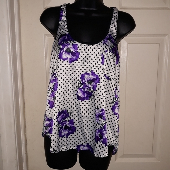 Lilly white razor back floral tank top size medium A-45 5/$25 - Picture 1 of 4